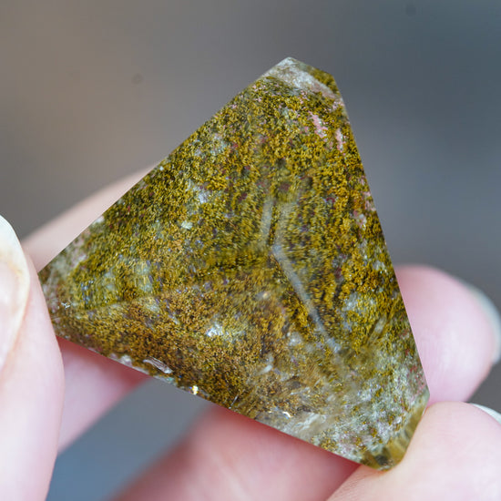 Garden Quartz gem with green chlorite inclusions